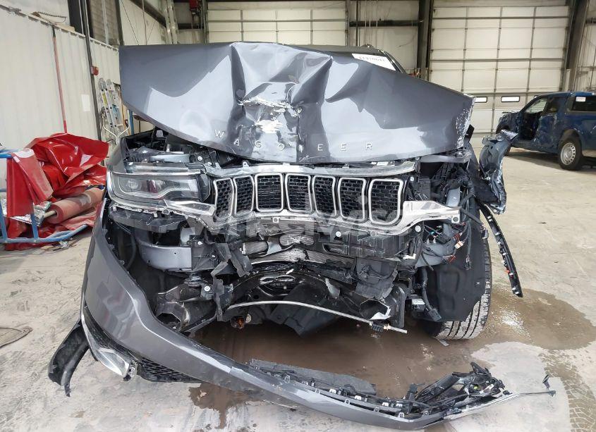 Photo 12 of 2024 Jeep Wagoneer L SERIES II 4X4 (VIN 1C4SJSBP9RS174596)