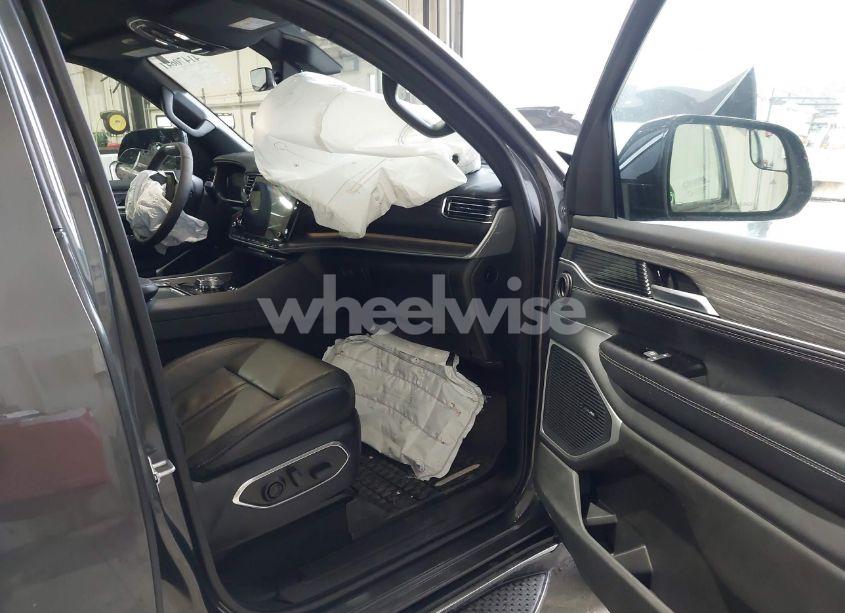 Photo 5 of 2024 Jeep Wagoneer L SERIES II 4X4 (VIN 1C4SJSBP9RS174596)