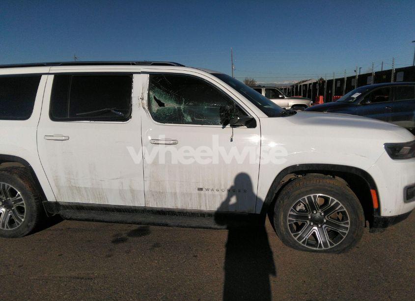 Photo 6 of 2024 Jeep Wagoneer L SERIES II 4X4 (VIN 1C4SJSBPXRS144944)