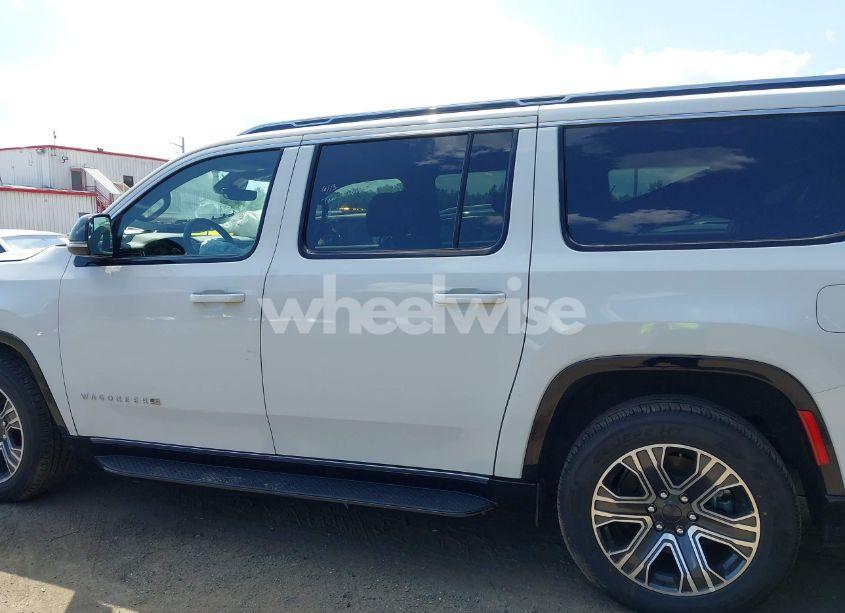 Photo 14 of 2024 Jeep Wagoneer L SERIES II 4X4 (VIN 1C4SJSBPXRS181928)