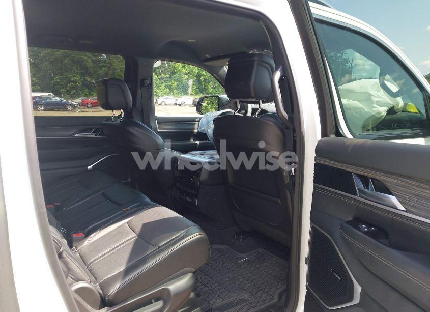 Photo 8 of 2024 Jeep Wagoneer L SERIES II 4X4 (VIN 1C4SJSBPXRS181928)