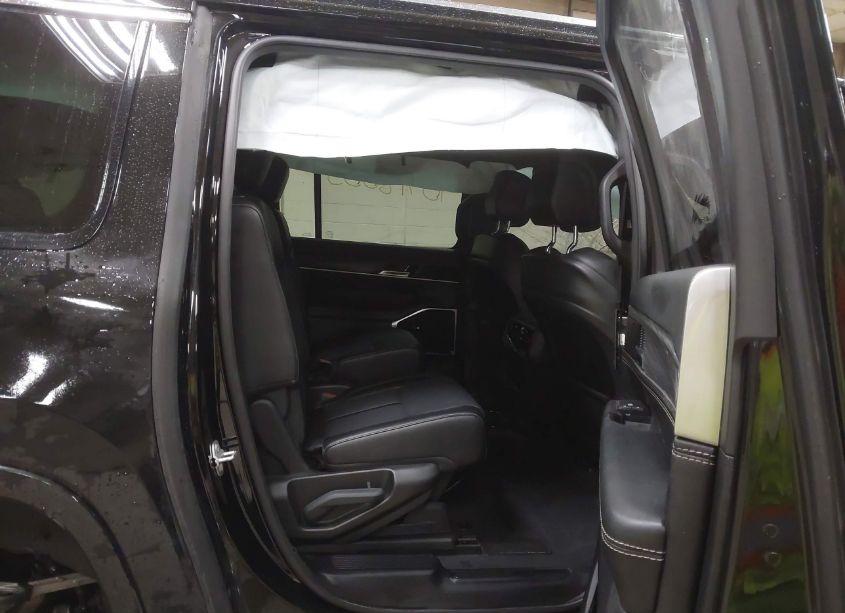 Photo 8 of 2024 Jeep Wagoneer L SERIES III 4X4 (VIN 1C4SJSDP4RS137162)