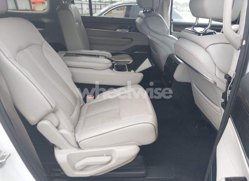 Photo 8 of 2023 Jeep Grand WAGONEER L SERIES II 4X4 (VIN 1C4SJSFP2PS556928)