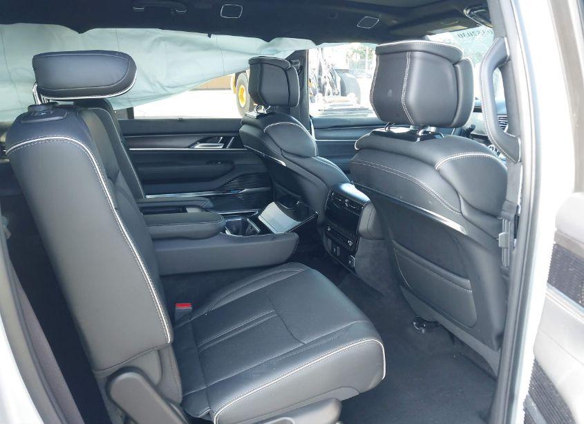 Photo 8 of 2024 Jeep Grand WAGONEER L SERIES II 4X4 (VIN 1C4SJSFP6RS132641)