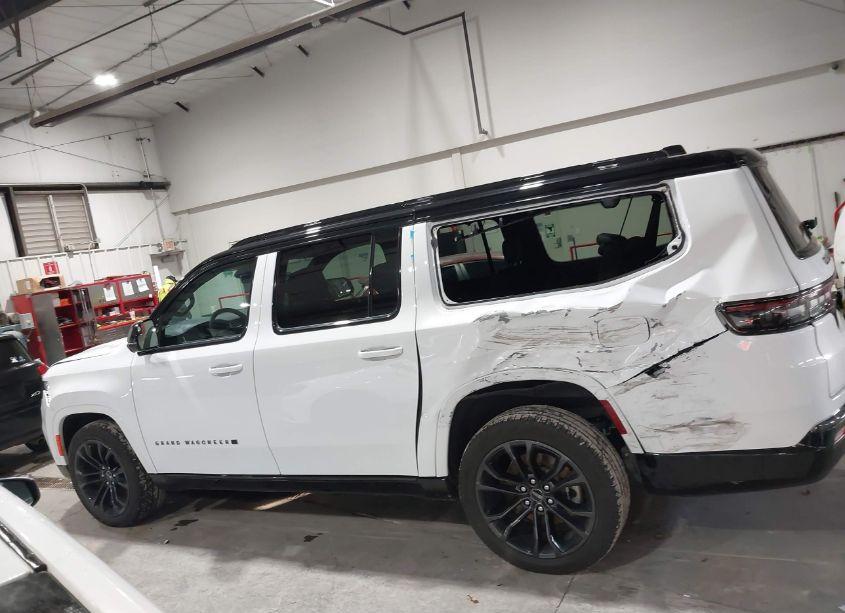 Photo 15 of 2024 Jeep Grand WAGONEER L SERIES II 4X4 (VIN 1C4SJSFP9RS131127)