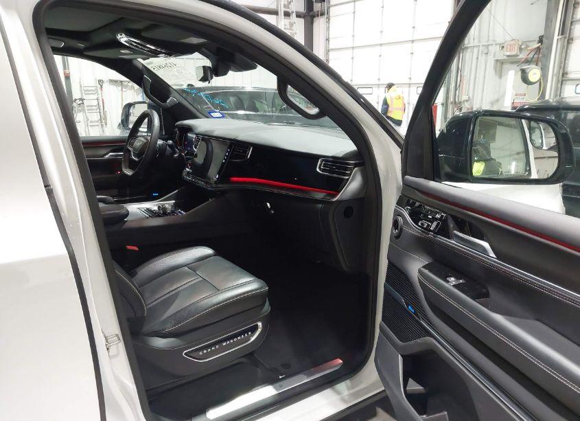 Photo 5 of 2024 Jeep Grand WAGONEER L SERIES II 4X4 (VIN 1C4SJSFP9RS131127)