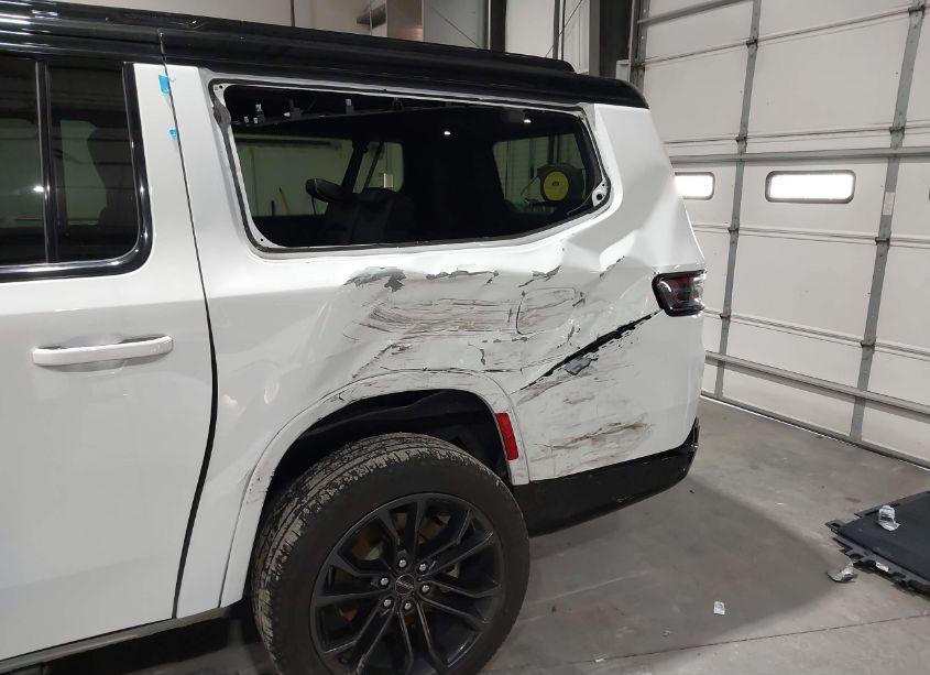 Photo 6 of 2024 Jeep Grand WAGONEER L SERIES II 4X4 (VIN 1C4SJSFP9RS131127)