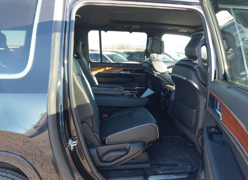 Photo 8 of 2024 Jeep Grand WAGONEER L SERIES III 4X4 (VIN 1C4SJSGP4RS186356)