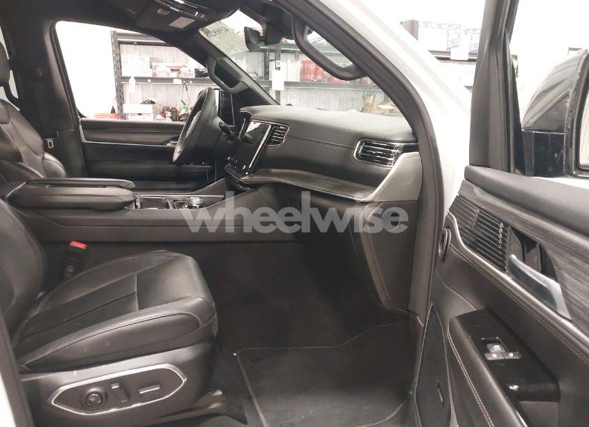 Photo 5 of 2024 Jeep Wagoneer SERIES II 4X2 (VIN 1C4SJUBPXRS136693)