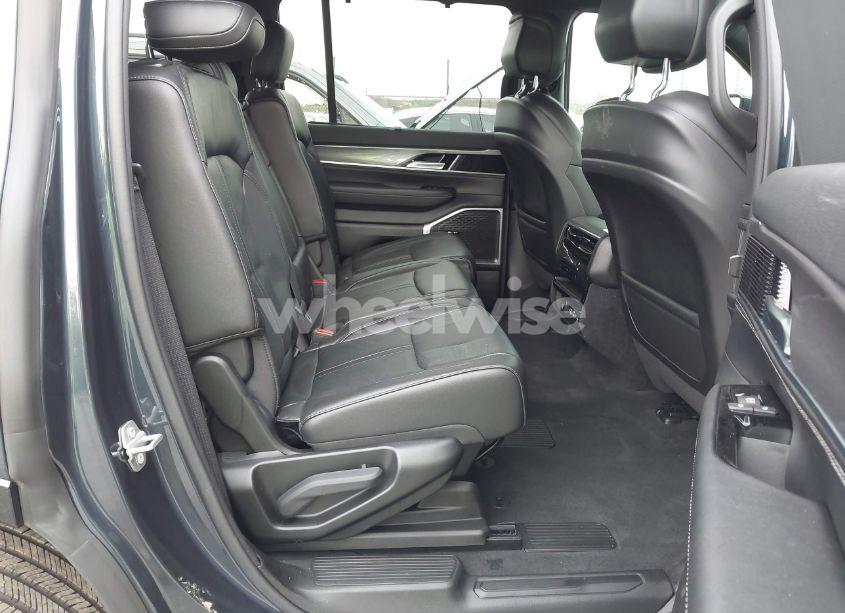 Photo 8 of 2022 Jeep Wagoneer SERIES I OBSIDIAN 4X4 (VIN 1C4SJVAT6NS217270)