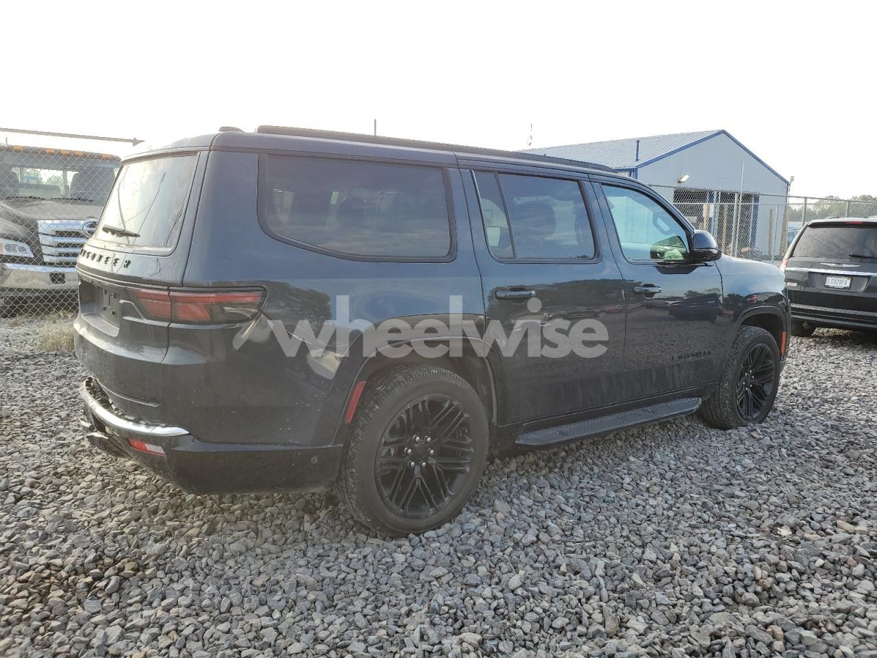 Photo 3 of 2022 JEEP WAGONEER SERIES I (VIN 1C4SJVAT6NS217415)