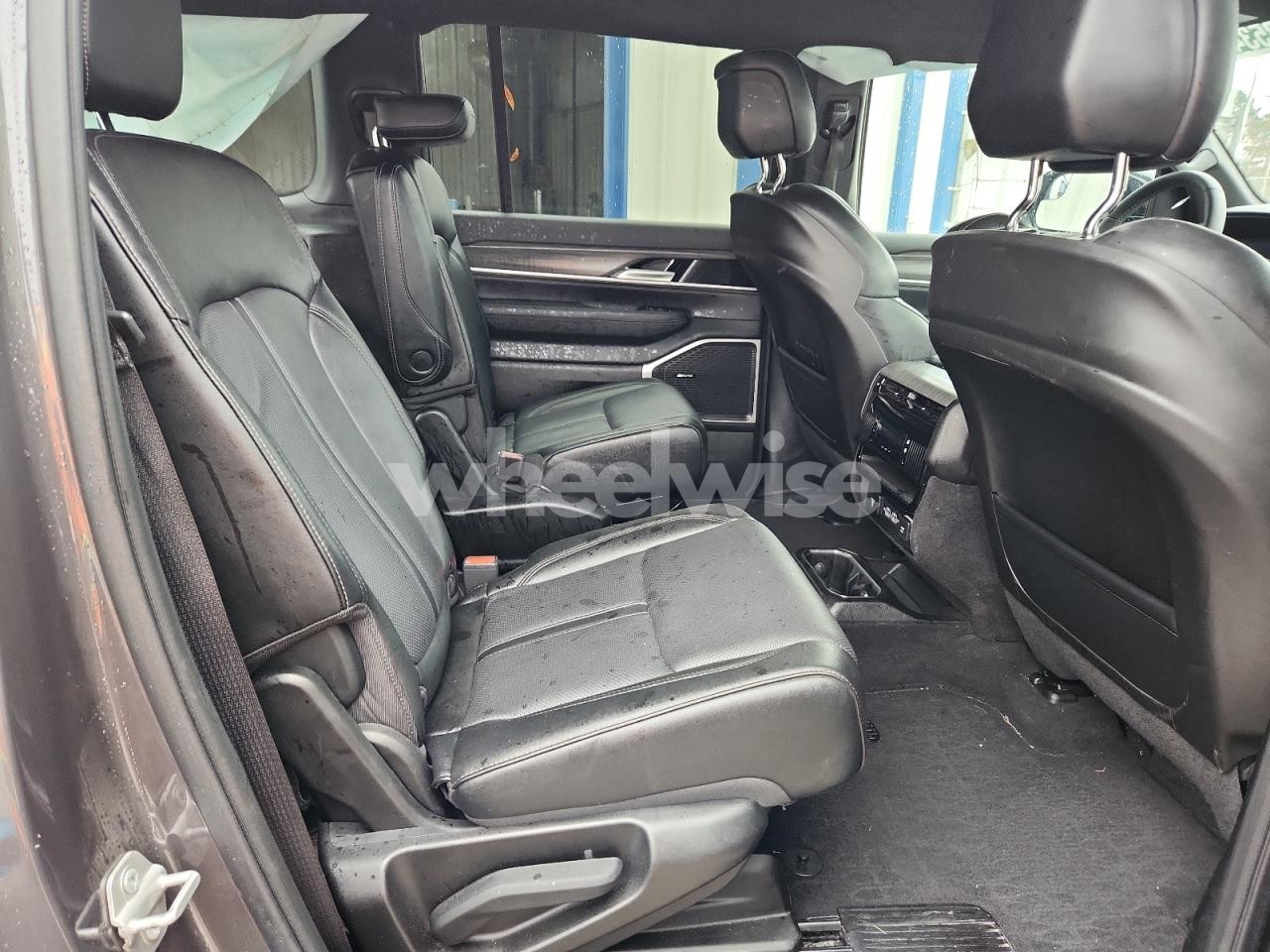 Photo 10 of 2024 JEEP WAGONEER SERIES II N/A (VIN 1C4SJVBPXRS175077)