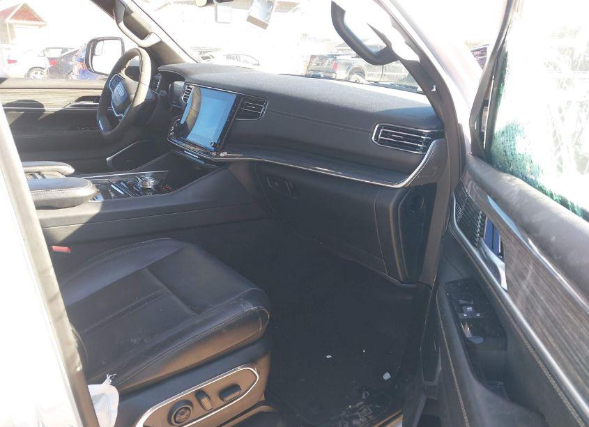 Photo 5 of 2022 Jeep Wagoneer SERIES III 4X4 (VIN 1C4SJVDT1NS205801)