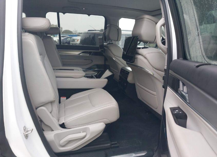 Photo 8 of 2023 Jeep Grand WAGONEER 4X4 (VIN 1C4SJVEJ6PS543128)