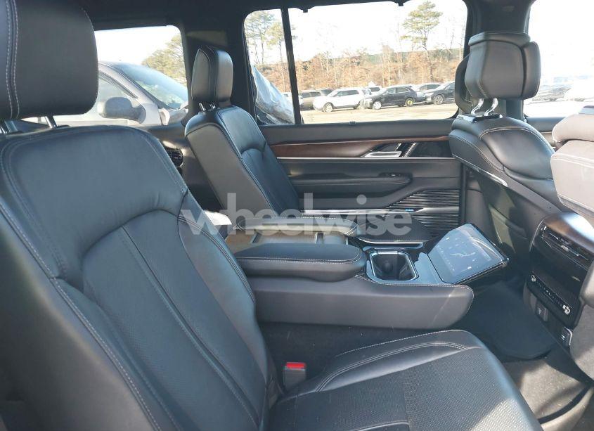 Photo 8 of 2022 Jeep Grand WAGONEER SERIES I 4X4 (VIN 1C4SJVEJ9NS104227)