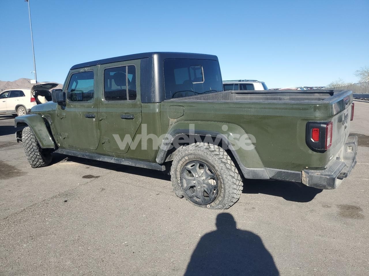 Photo 2 of 2022 JEEP GLADIATOR SPORT (VIN 1C6HJTAG0NL111979)