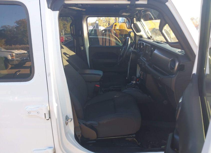 Photo 5 of 2022 Jeep Gladiator WILLYS 4X4 (VIN 1C6HJTAG0NL142617)