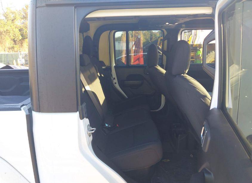 Photo 8 of 2022 Jeep Gladiator WILLYS 4X4 (VIN 1C6HJTAG0NL142617)