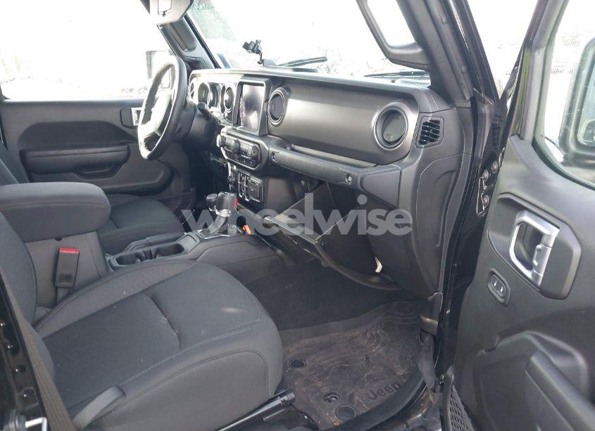 Photo 5 of 2022 Jeep Gladiator WILLYS 4X4 (VIN 1C6HJTAG1NL152167)