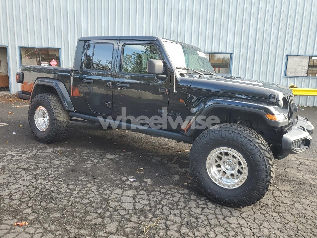 Photo 4 of 2021 JEEP GLADIATOR SPORT (VIN 1C6HJTAG2ML561194)