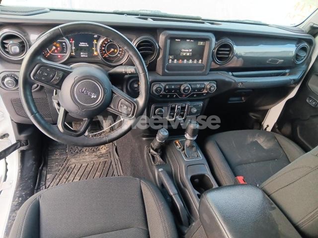 Photo 2 of 2020 JEEP GLADIATOR SPORT (VIN 1C6HJTAG3LL213662)