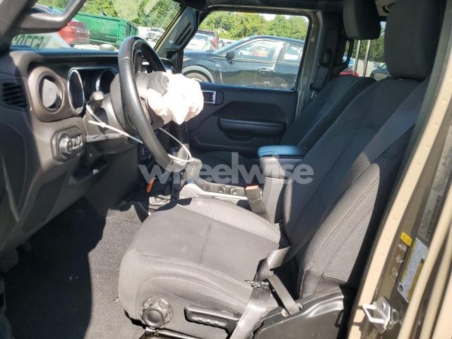 Photo 5 of 2020 JEEP GLADIATOR SPORT (VIN 1C6HJTAG4LL215145)