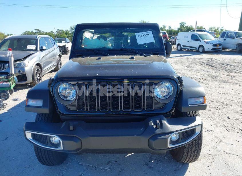 Photo 13 of 2024 Jeep Gladiator SPORT (VIN 1C6HJTAG6RL111586)