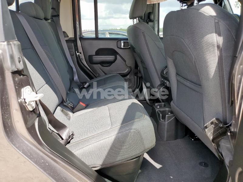 Photo 3 of 2024 JEEP GLADIATOR SPORT (VIN 1C6HJTAG7RL103349)