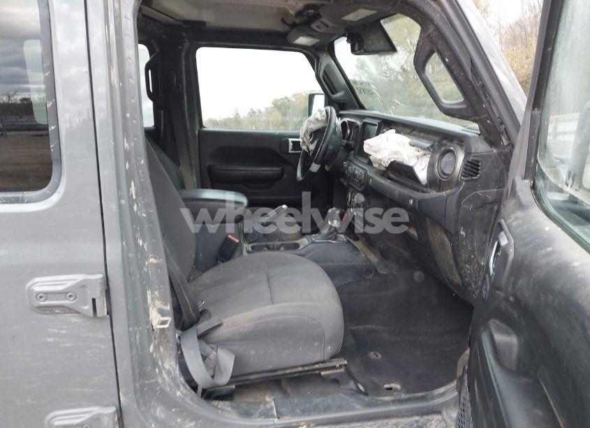 Photo 5 of 2021 Jeep Gladiator SPORT S 4X4 (VIN 1C6HJTAG8ML526420)