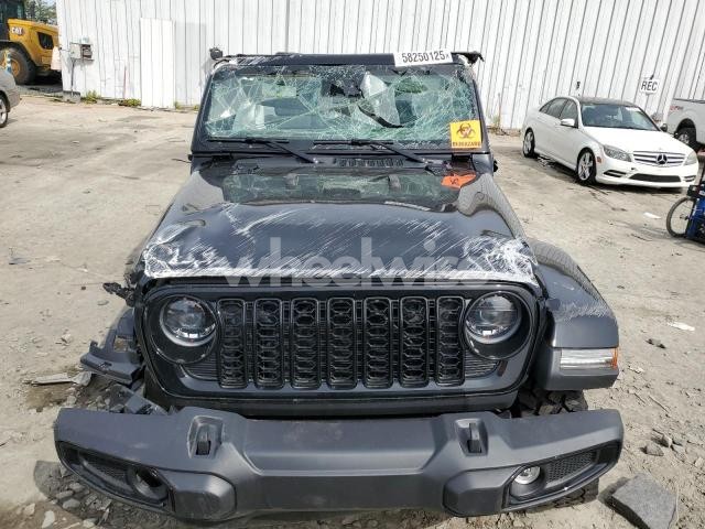 Photo 3 of 2024 JEEP GLADIATOR SPORT (VIN 1C6HJTAG8RL126588)