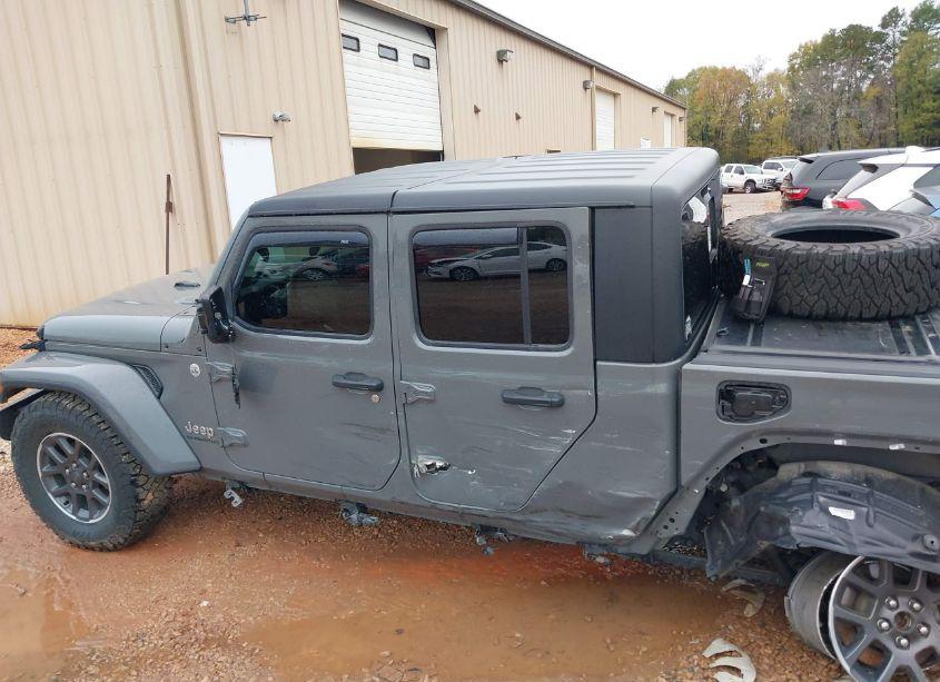 Photo 15 of 2021 Jeep Gladiator OVERLAND 4X4 (VIN 1C6HJTFG4ML505394)