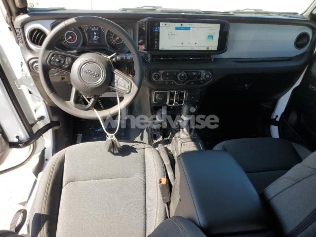 Photo 4 of 2024 JEEP GLADIATOR SPORT (VIN 1C6JJTAG1RL113909)