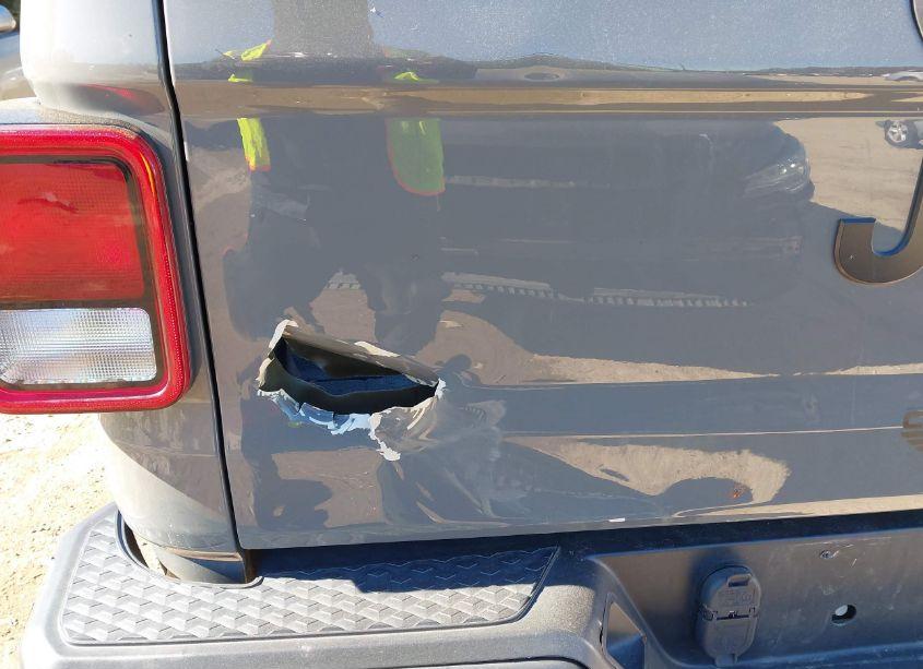 Photo 6 of 2021 Jeep Gladiator SPORT 4X4 (VIN 1C6JJTAG6ML599190)