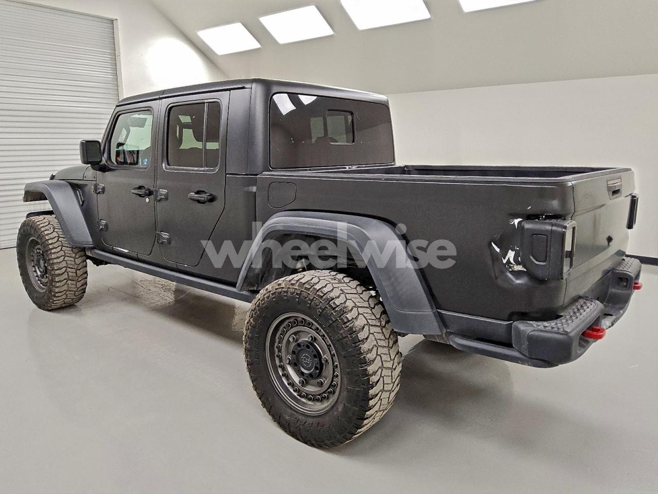 Photo 2 of 2020 JEEP GLADIATOR RUBICON (VIN 1C6JJTBG8LL184515)