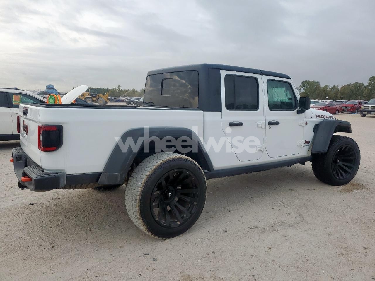 Photo 3 of 2024 JEEP GLADIATOR MOJAVE (VIN 1C6JJTEG1RL131885)
