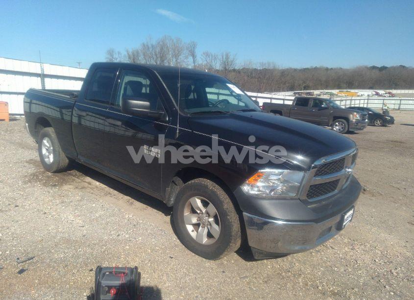 2018 Ram 1500 TRADESMAN 4X2 6'4 BOX (VIN 1C6RR6FG0JS131656) main photo