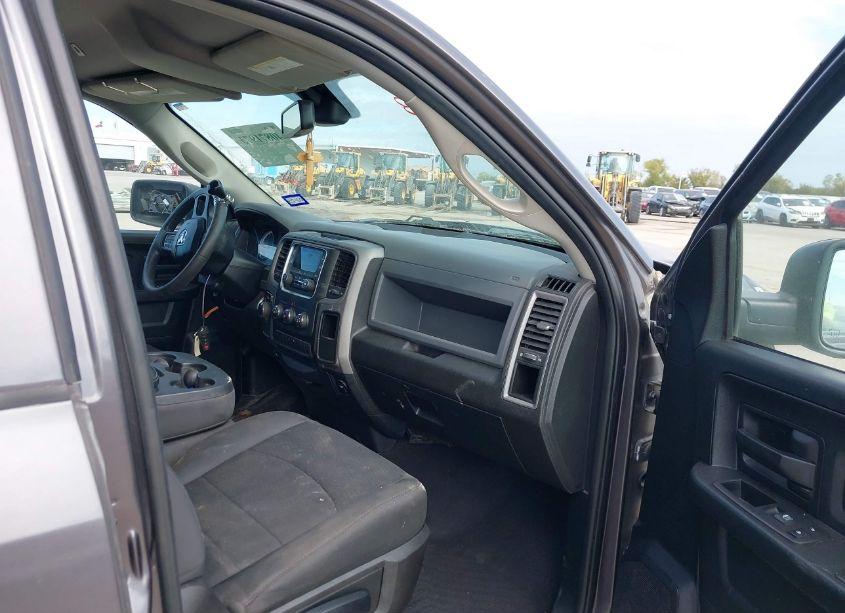 Photo 5 of 2018 Ram 1500 TRADESMAN 4X2 6'4 BOX (VIN 1C6RR6FG0JS340430)