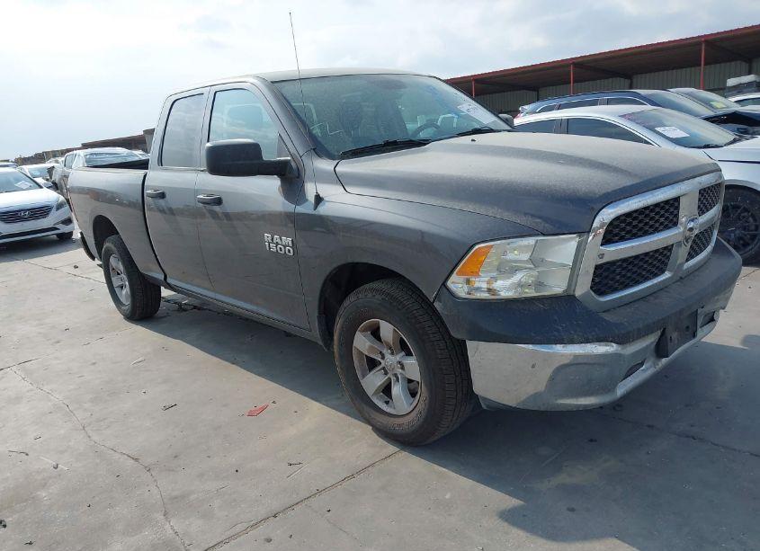 2018 Ram 1500 TRADESMAN QUAD CAB 4X2 6'4 BOX (VIN 1C6RR6FG2JS299735) main photo