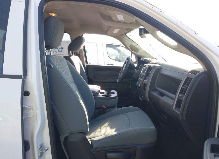 Photo 5 of 2019 Ram 1500 CLASSIC TRADESMAN 4X2 6'4 BOX (VIN 1C6RR6FG2KS733721)