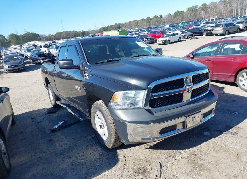 2017 Ram 1500 TRADESMAN 4X2 6'4 BOX (VIN 1C6RR6FG4HS582101) main photo
