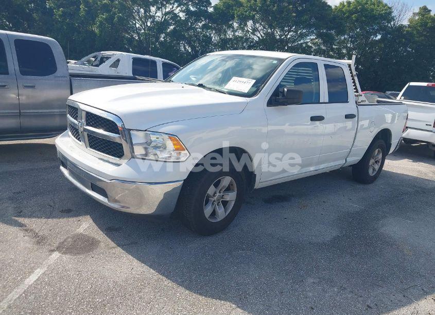 Photo 2 of 2019 Ram 1500 CLASSIC (VIN 1C6RR6FG4KS682769)