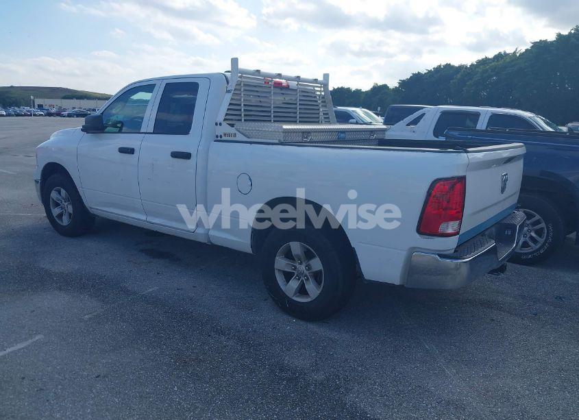 Photo 3 of 2019 Ram 1500 CLASSIC (VIN 1C6RR6FG4KS682769)