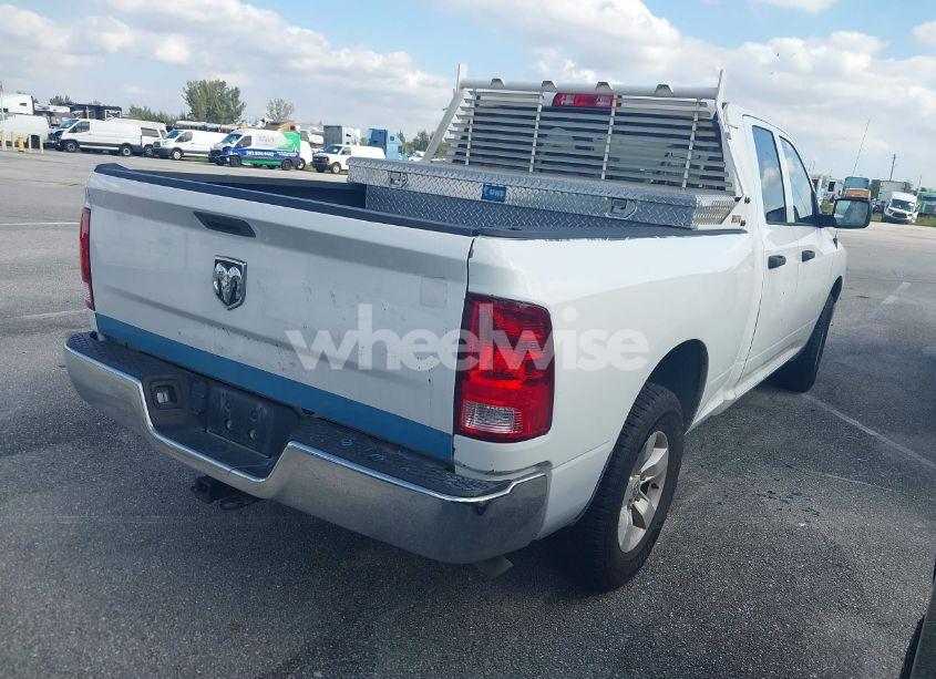 Photo 4 of 2019 Ram 1500 CLASSIC (VIN 1C6RR6FG4KS682769)