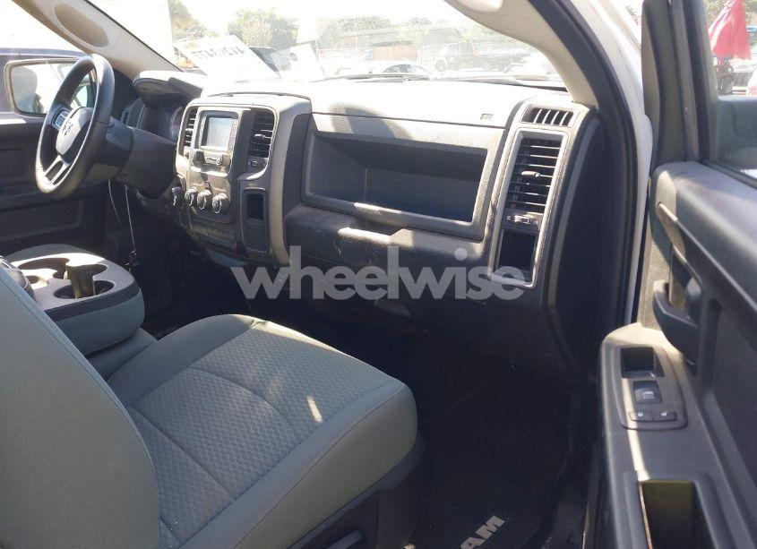 Photo 5 of 2019 Ram 1500 CLASSIC (VIN 1C6RR6FG4KS682769)