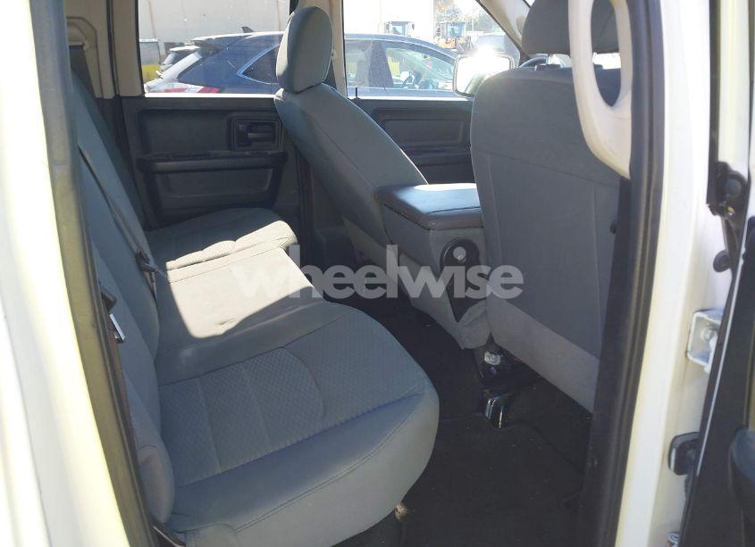 Photo 8 of 2019 Ram 1500 CLASSIC (VIN 1C6RR6FG4KS682769)