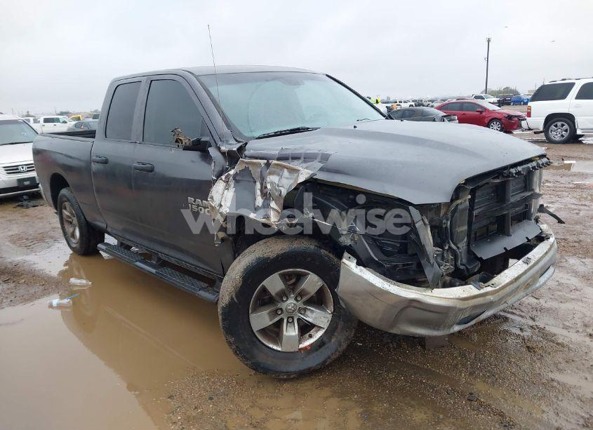 2018 Ram 1500 TRADESMAN 4X2 6'4 BOX (VIN 1C6RR6FG7JS325181) main photo