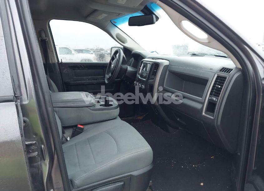 Photo 5 of 2018 Ram 1500 TRADESMAN 4X2 6'4 BOX (VIN 1C6RR6FG7JS325181)