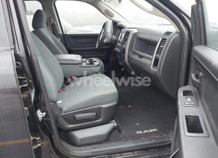 Photo 5 of 2017 Ram 1500 EXPRESS 4X2 6'4 BOX (VIN 1C6RR6FG8HS505957)