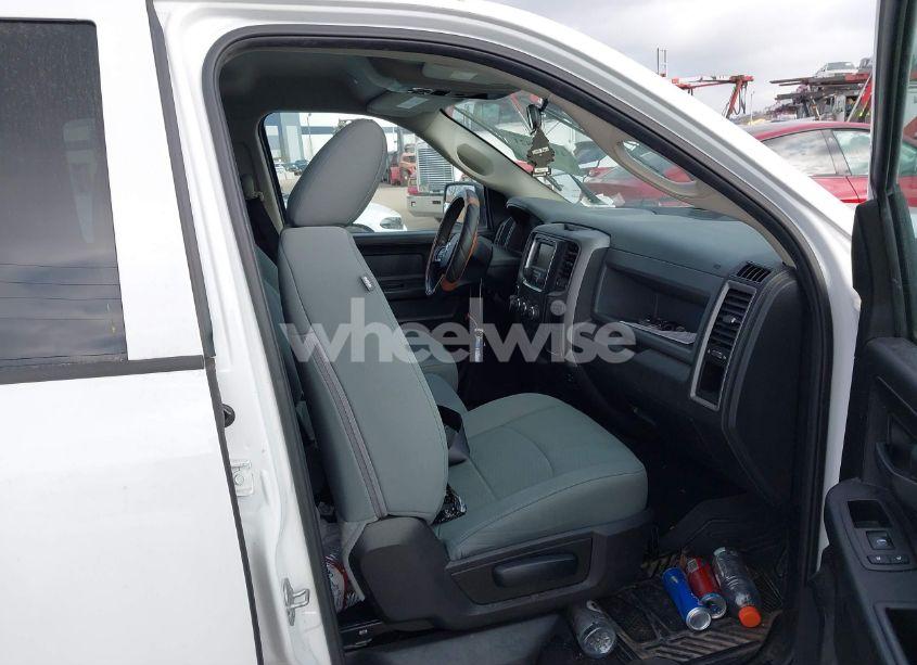 Photo 5 of 2018 Ram 1500 EXPRESS 4X2 6'4 BOX (VIN 1C6RR6FGXJS341424)