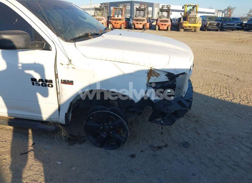 Photo 16 of 2018 Ram 1500 EXPRESS QUAD CAB 4X2 6'4 BOX (VIN 1C6RR6FT1JS244870)